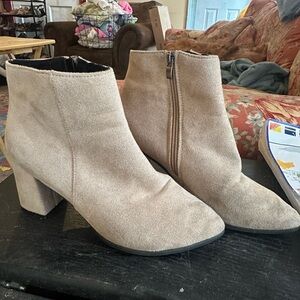 Elegant Tan Ankle Boots
